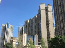 悦龙山 3室1厅 东南