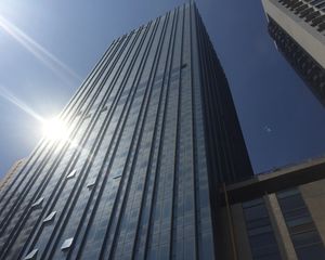 鼎盛大厦阳面精装两室诚意出售交通便利