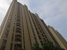 世茂大两室 带地下室 精装修有车位另算 南向户型方正