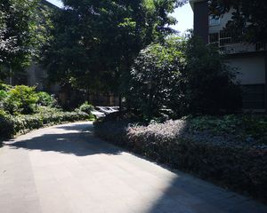 九峰花园2室1厅东南