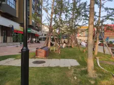 3/4号线地铁口 南邻福塔 北靠玉米楼