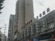 新牌坊出门即轻轨业主自住装修 三居 三条轻轨 配套好