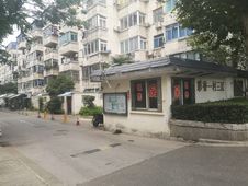 新上轻轨口彩香一村三区带车库非顶楼房东诚心出售