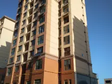 梨花村 顶加阁楼 南北通透 上下两层