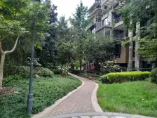 卖点: 彩云湖轻轨旁,顶跃洋房,上下2层,精装80万