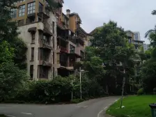 纯洋房小区,使用面积大,朝小区中庭,精装修,安静。