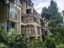 巴国城 同天绿岸四房206万