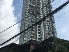 此房是正规二室,带阳台,出行方便