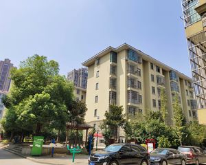 澄湖嘉苑南北通透,采光好装修好,环镜优美近地铁中间楼层