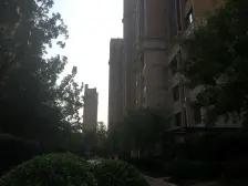 地铁口,年代新 双气,人车分流 出门就是地铁口