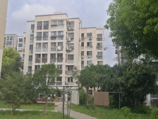 此房南北通风,房型方正,采光楼层,采光充足视野好。