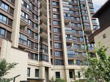 泥城品质好的碧桂园小区,精装修,带产权车位保养好。