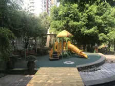 房子是电梯房,五房3卫,一共是3层哦!带大露台