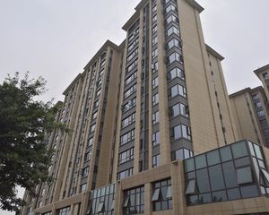 绿地腾飞公馆4室2厅东南