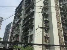 小区就在南坪协信城旁边出行方便