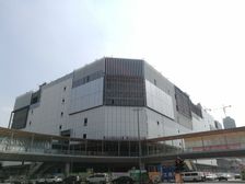 小区房子房龄新,小区环境保持的很好,人文素质比较高