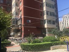 此房满五唯一,正规三居室,对小区花园,小区管理好