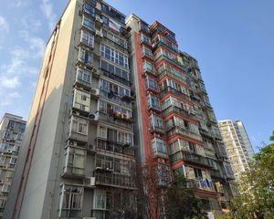 富赣灏庭 南北通透,采光好 装修好,环镜优美 中间楼层