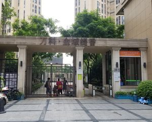 万科金域缇香一期4室2厅东北