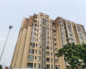 华宇静苑一期4室1厅东南