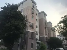 近地铁的顶楼有独立阁楼三房 诚意出售价格可谈