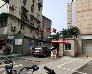 金华公寓3室2厅东北