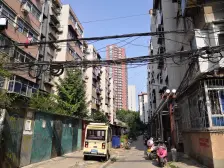 多层一楼,2000年的房子,户型方正,价格实惠