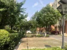 双前京,总价低,有电梯,有产权车位,有阁楼。