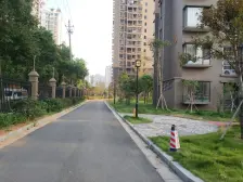 房子距离地铁也就几百米,毛坯房可以自行设计装修,