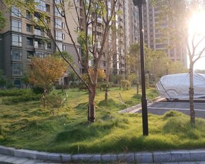 凯旋公馆,出门地铁口,毛坯通透户型,