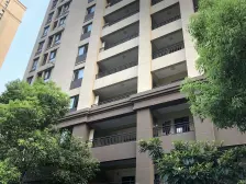 云间大三房,两梯两户品质高,业主急售,有产权车位