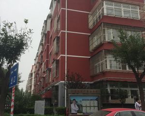 首付90万,行宫园一里,低楼层三居室,只有契税,小区中心位置