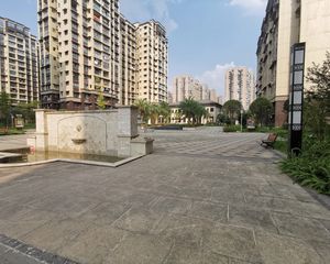 品质小区观湖精装大三房朝南家具家电齐全