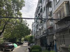 一梯四户,环境优美,卫生间全明,精装修