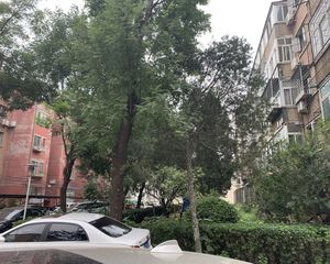 地暖。房子是装修完24年入住花费20多万明厨明卫
