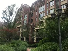 洋房中间楼层,大四房,带露台,适合改善居住人群