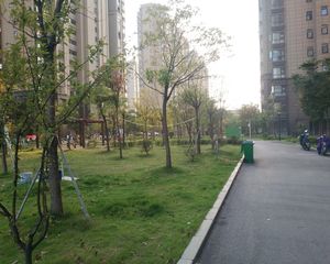 中建汇鑫花苑南北通透,采光好装修好,环镜优美视野好,诚心出售