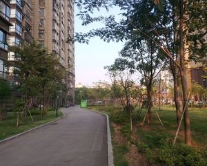 中建汇鑫花苑 南北通透,采光好 装修好,环镜优美 中间楼层