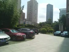 电梯房,交通便利,闹中取静,精装修