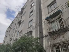 12号线口 新上一房 南北通风 诚心出售