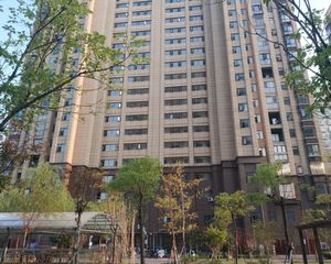 中建汇鑫花苑户型方正,采光好周边匹套完善,,出行方便