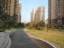 地铁口 精装修 东西全送 采光好 学校在旁 价可少