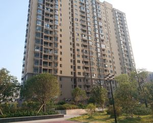 此房户型手续齐全,格局好,采光好,无遮挡,出行方便