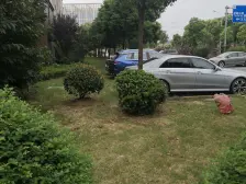 客厅带阳台,环境优美,采光充足,得房率高,主卧朝南,一梯两户,品质小区,现代风格