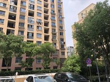 小区景观位置,小区中心位置,主卧朝南,厨卫朝北