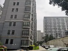 西现代城标间 外 高 对 面 业主 诚心出售