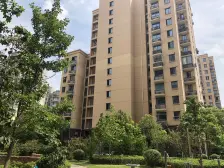 新上房源,业主诚售!双南精装修,电梯高区