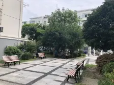 静安精装修大三房两厅两卫。看房方便,诚意出售