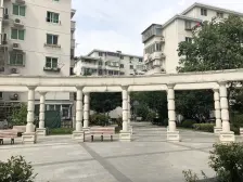 静安中环2004年社区,精装修拎包住,停车方便!非顶楼