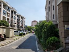 带采光天井,采光充足,精装修,主卧朝南,小区中心位置